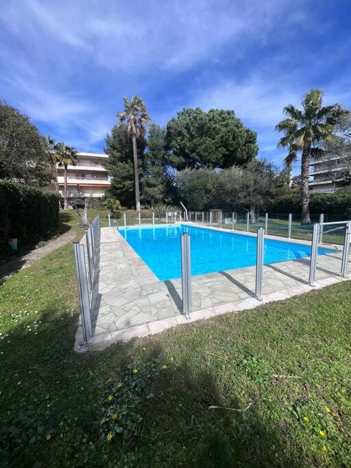 Appartement Avec Terrasse, Vue Jardin Et Piscine Антиб Экстерьер фото